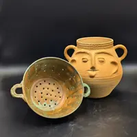 Vase anthropomorphe, Grande-Bretagne, VIII ème siècle; faisselle XIV ème siècle